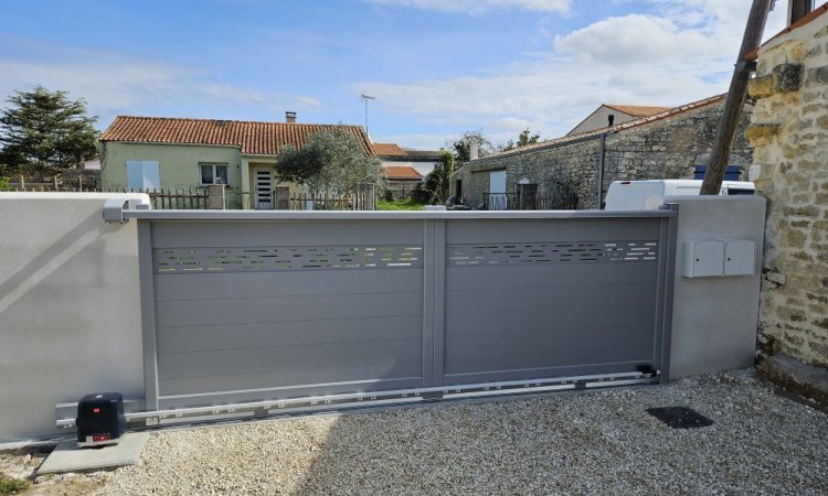 Réalisation d'un mur de clôture, d'un portail et d'un empierrement sur la commune de Saint Pierre d'oléron