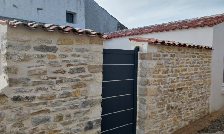 Réalisation mur de clôture en moellons à Saint Georges d'Oléron