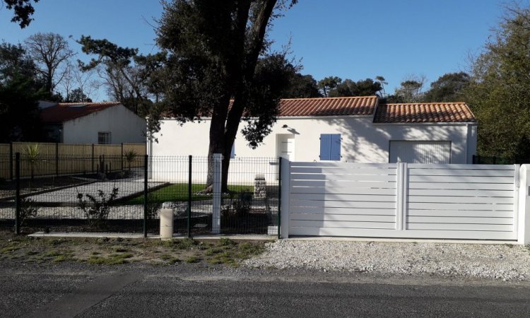 Réalisation de portail + clôture panneaux rigides sur Saint Pierre d'Oléron